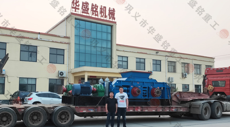 安博在线登录2PGY1212对辊破碎机机成功发往洛阳